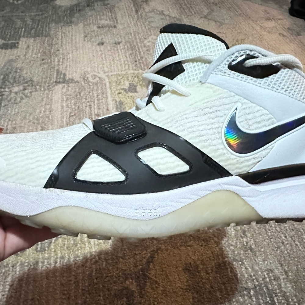 NIKE AIR ZOOM 14 MENS white and Black Sneakers with Iridescent Logo